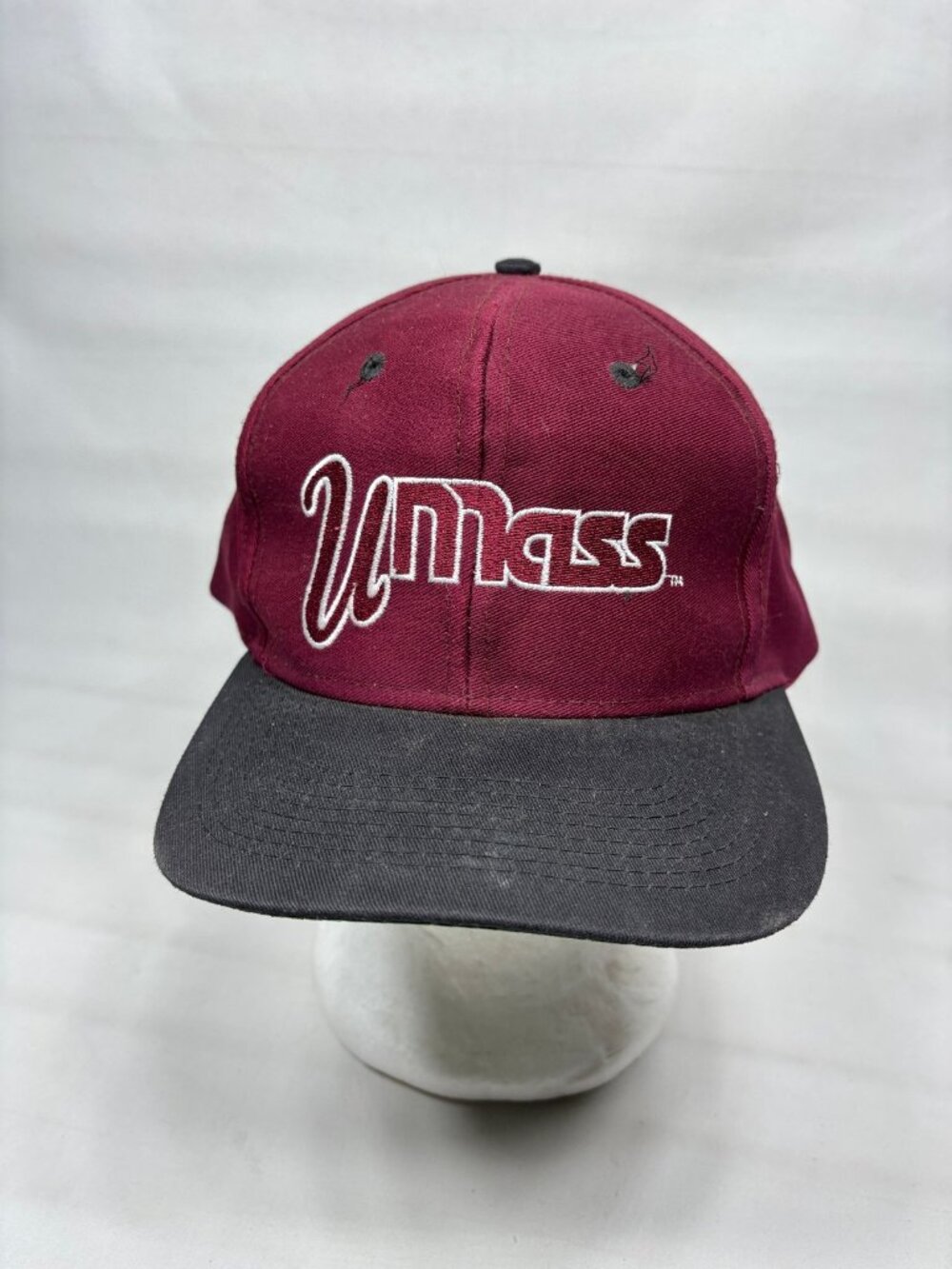 VTG UMass Hat Minutemen Script Snapback 90s Maroon Logo 7 NCAA Green Underbill